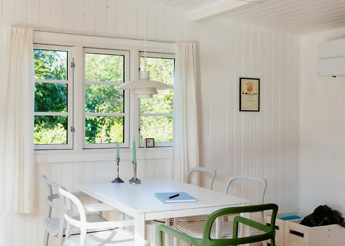 Sommerhusliv I Intimt Traesommerhus Semesterbostad